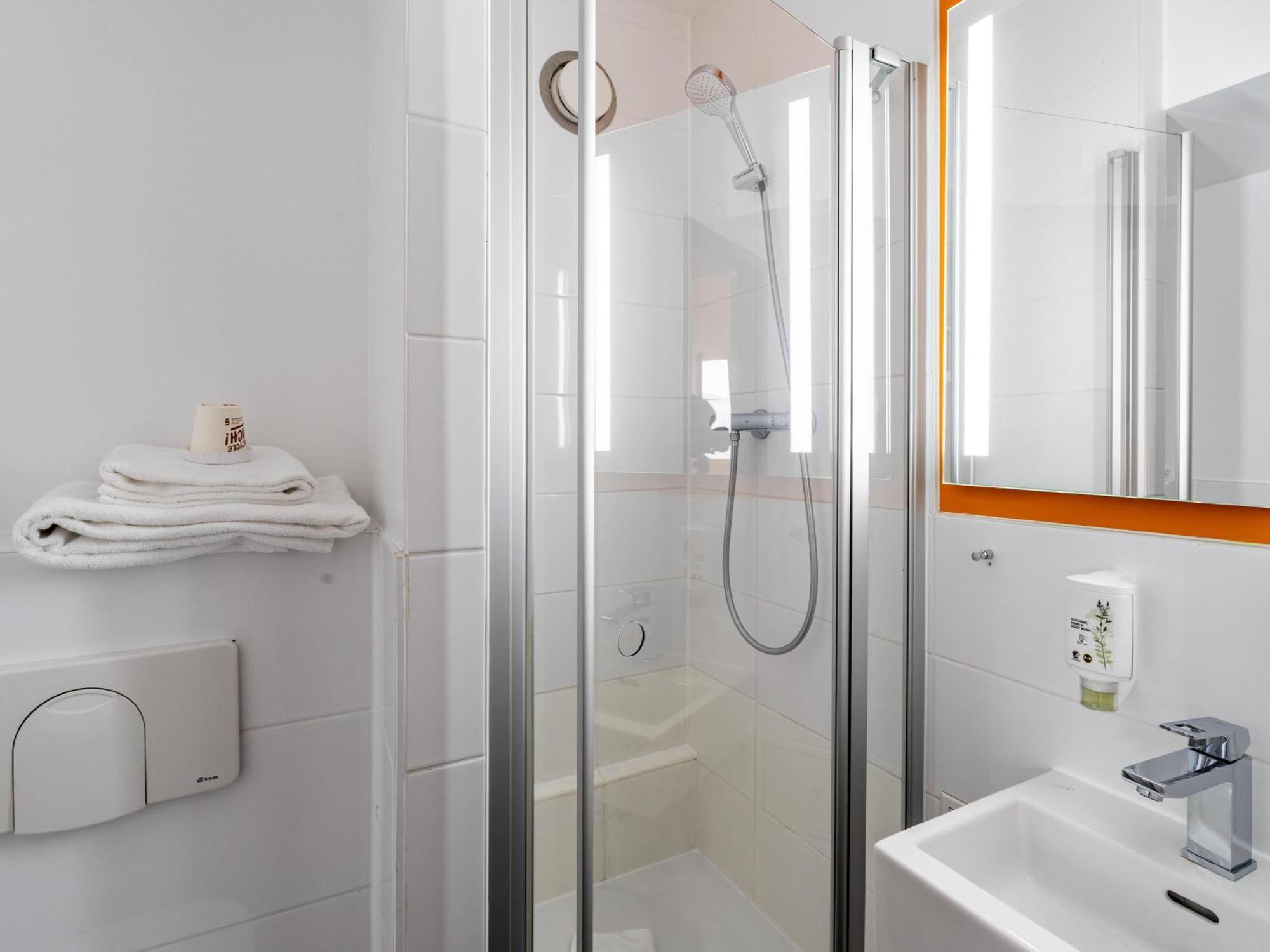 B&B Hotel Hannover-Nord Exteriör bild